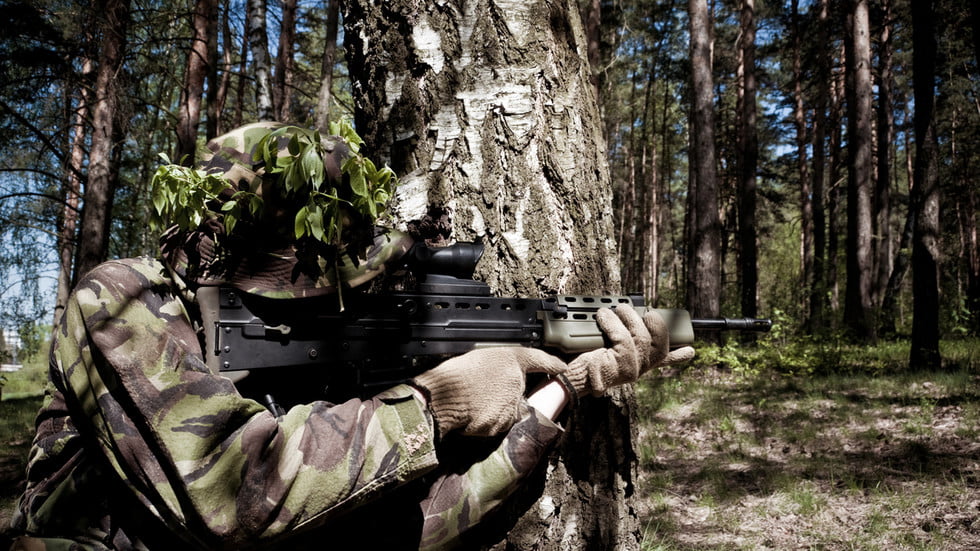 Солдат ушел в лес. Солдат селфи. Soldiers shoot.